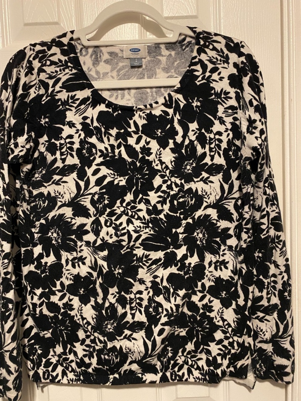 Old Navy Black and White Floral Long-Sleeve Top